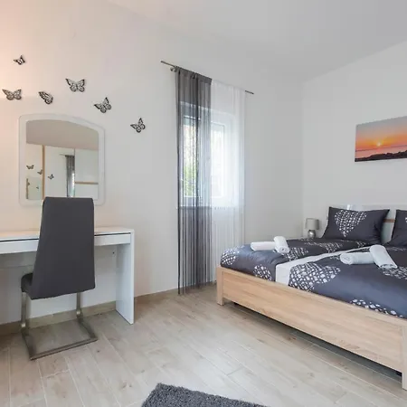 Miki Borik Apartament *